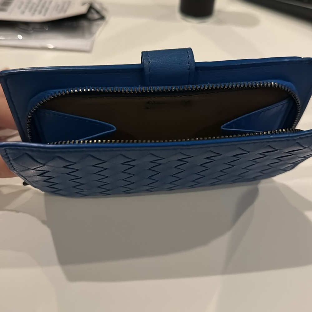 Bottega Veneta Blue Intrecciato Leather Wallet - Picture 4 of 9